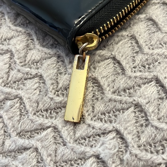 Authentic Tory Burch patent leather wallet - Picture 4 of 8